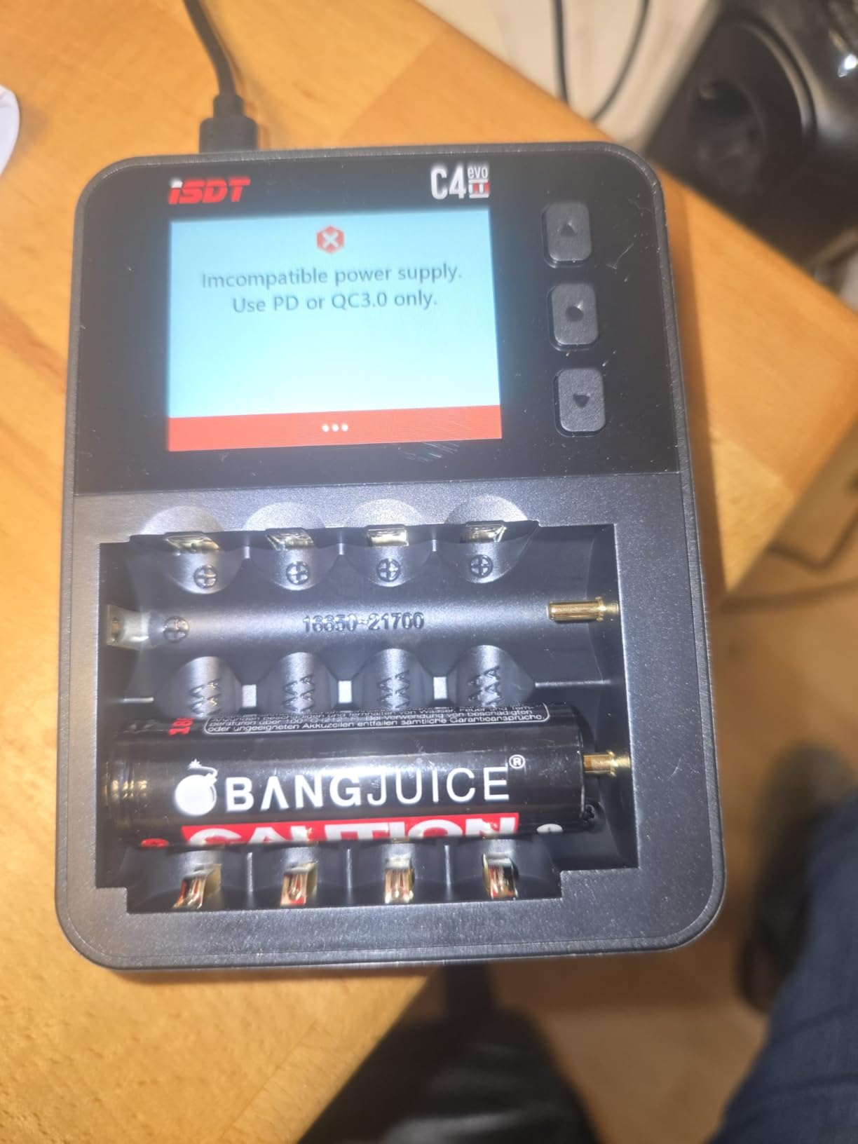 ISDT C4 EVO Rundzellen-Ladegerät 18650 AA AAA USB-C